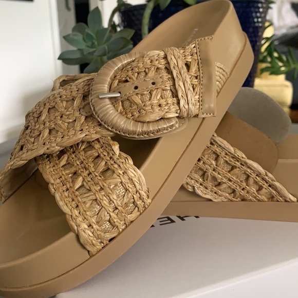 Marc fisher - Picture 2 of 3